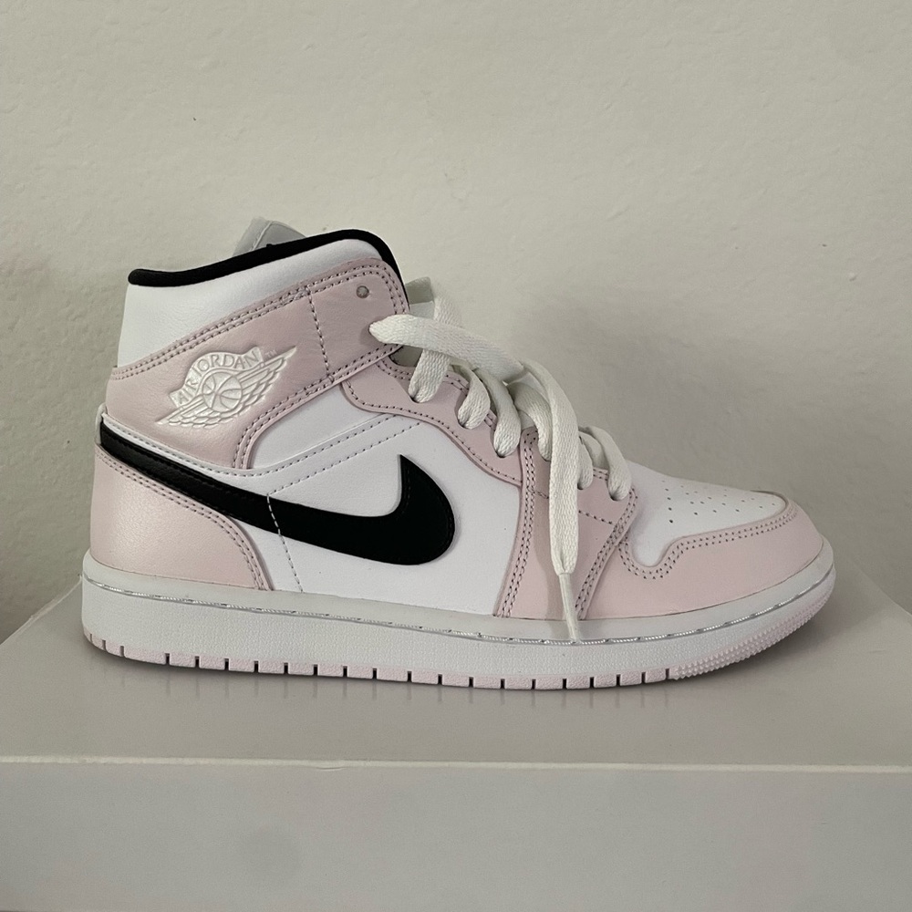 AIR JORDAN 1 MID
